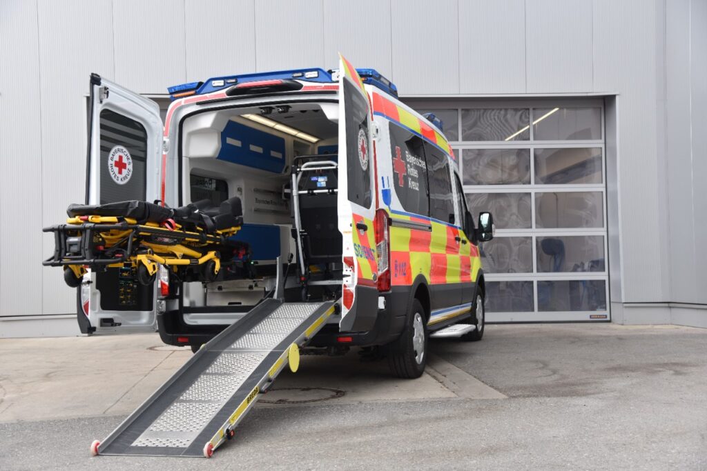 E ktw by 2024 5 - le ford e-transit transformé en ambulance électrique